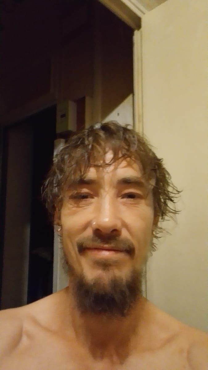 Profil von Housseine